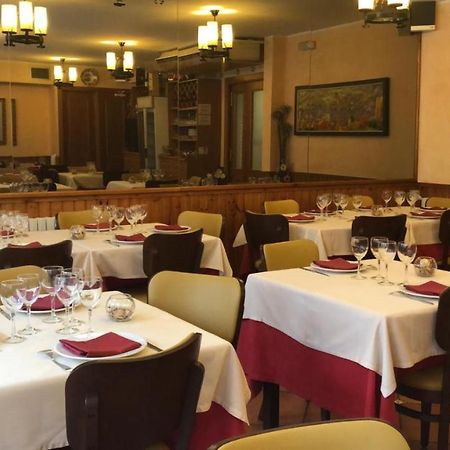 Hostal Montana Alins Экстерьер фото
