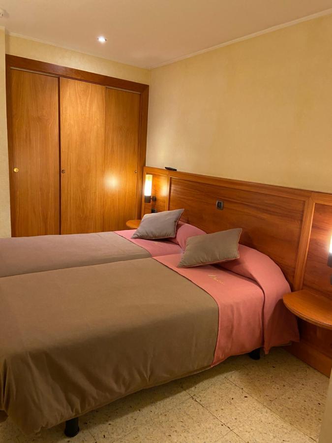 Hostal Montana Alins Экстерьер фото
