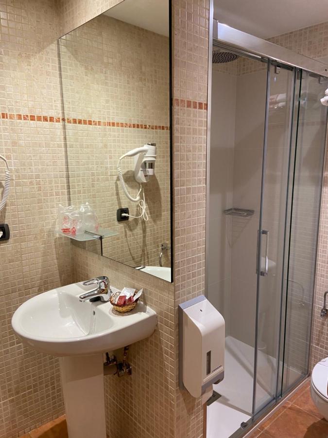 Hostal Montana Alins Экстерьер фото