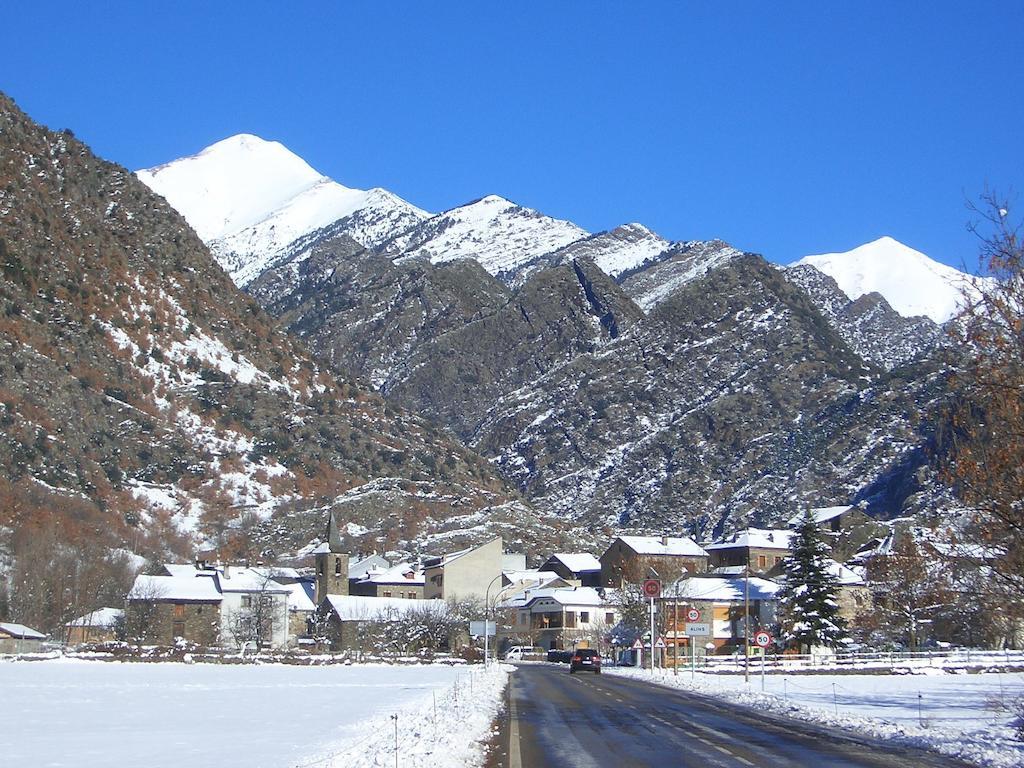 Hostal Montana Alins Экстерьер фото
